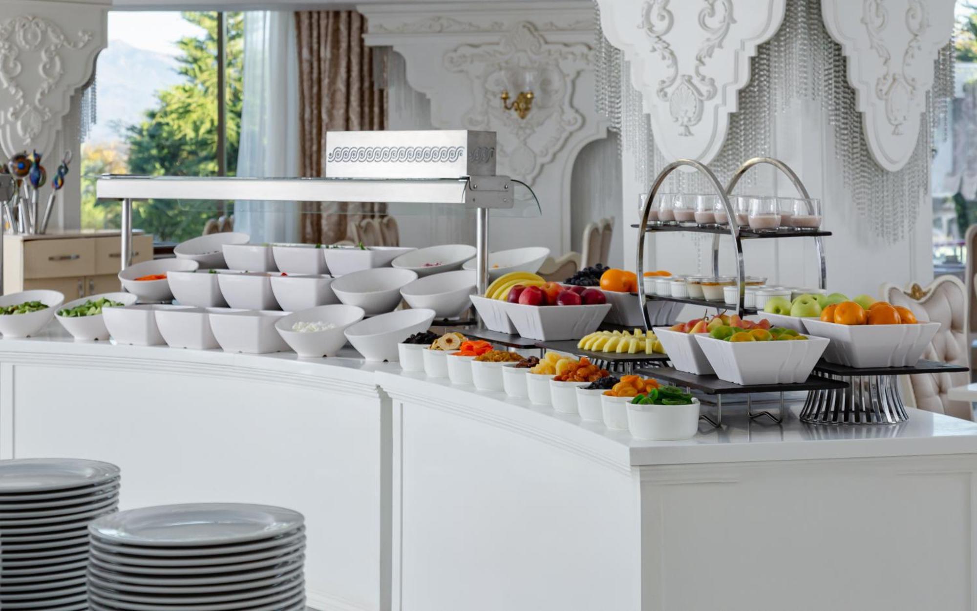 Shamakhi Palace Sharadil Seredil Exterior foto A buffet